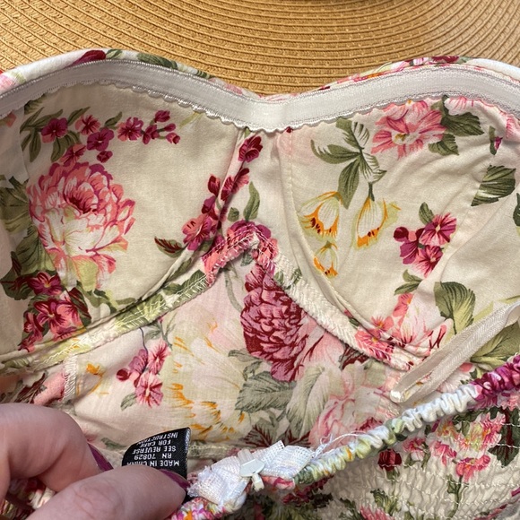 🎊🎉Host Pick 🎉🎊 XS beautiful Rue 21 floral, strapless dress smocked back - Picture 8 of 8